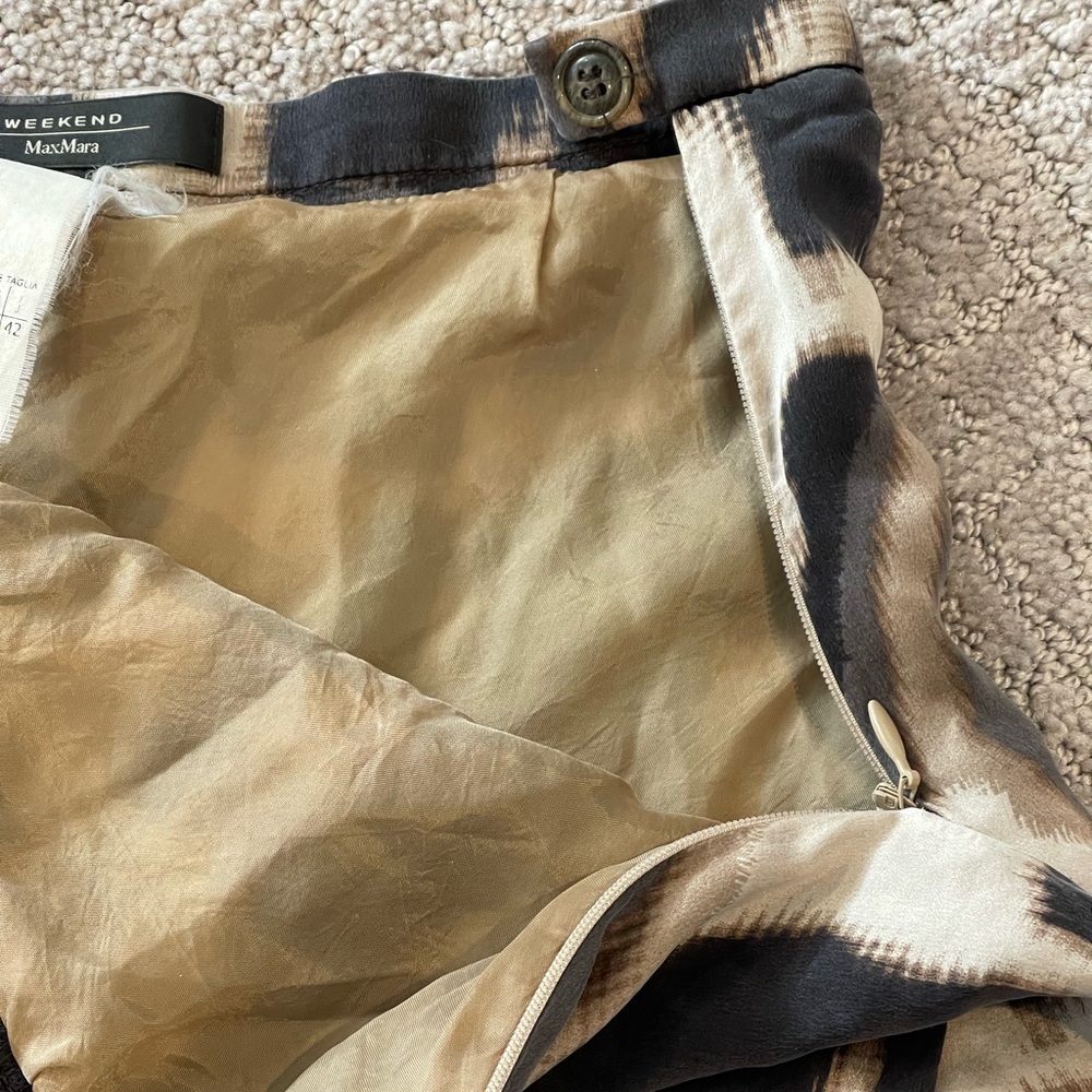 Weekend MaxMara Beige and Black Leopard-Print Short Skirt, 100% Silk, US 6 - Picture 10 of 15